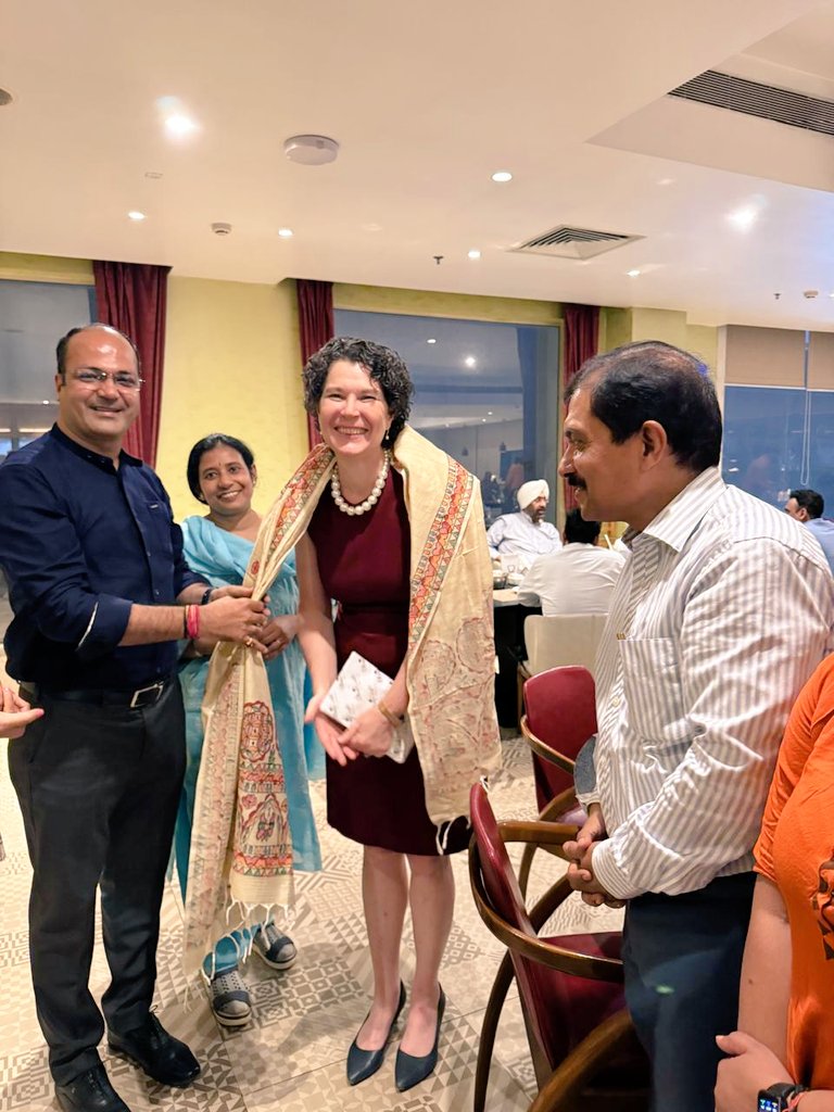 abhishek_eai's tweet image. US Consul General, Ms. Kathy Giles-Diaz, invited BEA Secretary General, Mr. Abhishek Kumar, to a dinner meeting in Patna. Meeting focused on Bihar&apos;s economic landscape, FDI, export-import trends, business partnerships, policies, and governance. @NITIAayog @PiyushGoyal @PMOIndia