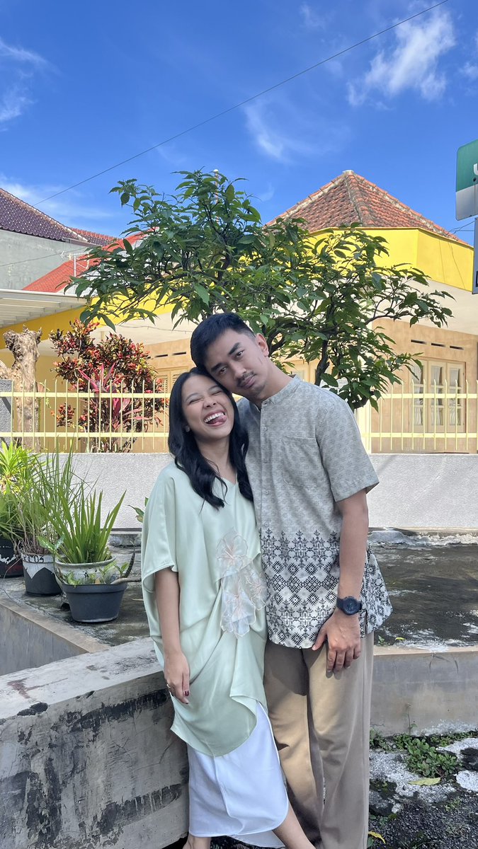 balqiskn_'s tweet photo. Waduch masa iya kita ga upload konten idul fitri dengan caption ✨lebaran pertama bersama✨ sih?

Walau gagal pake baju couple ultraman, met lebaran frenn 🫵🏼🤍 https://t.co/osMvszRHjD