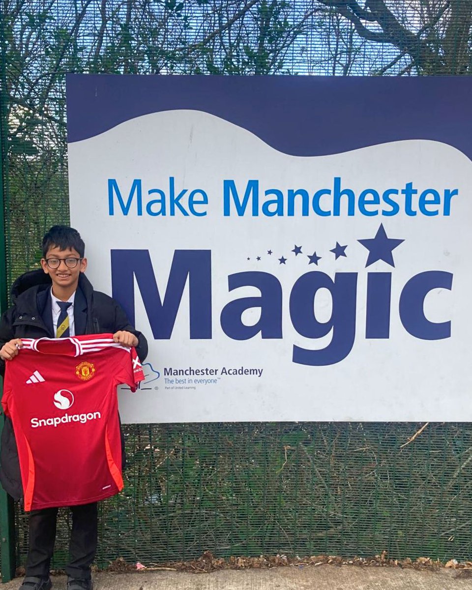 Y7 student won a #ManUtd home shirt for scoring the most goals in the inflatable football challenge ⚽ He made a donation to charities, Cancer Research and Alzheimer's 🏆 #MakeManchesterMagic