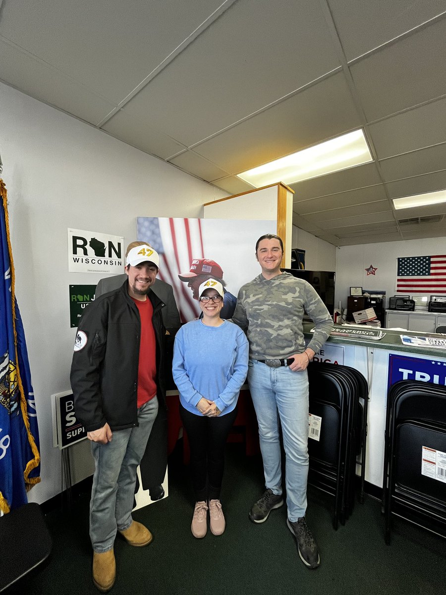 lesliezeline's tweet photo. Attended an energizing Chase Event yesterday with @ScottPresler, the local GOP, @tpaction, and the Milwaukee GOP Chair!
Great to see so many fired up to get out the vote and make a difference in Wisconsin. Let’s finish strong! @TeamSchimel
#Commit100 #SaveWisconsin https://t.co/EmhfFAeV0N