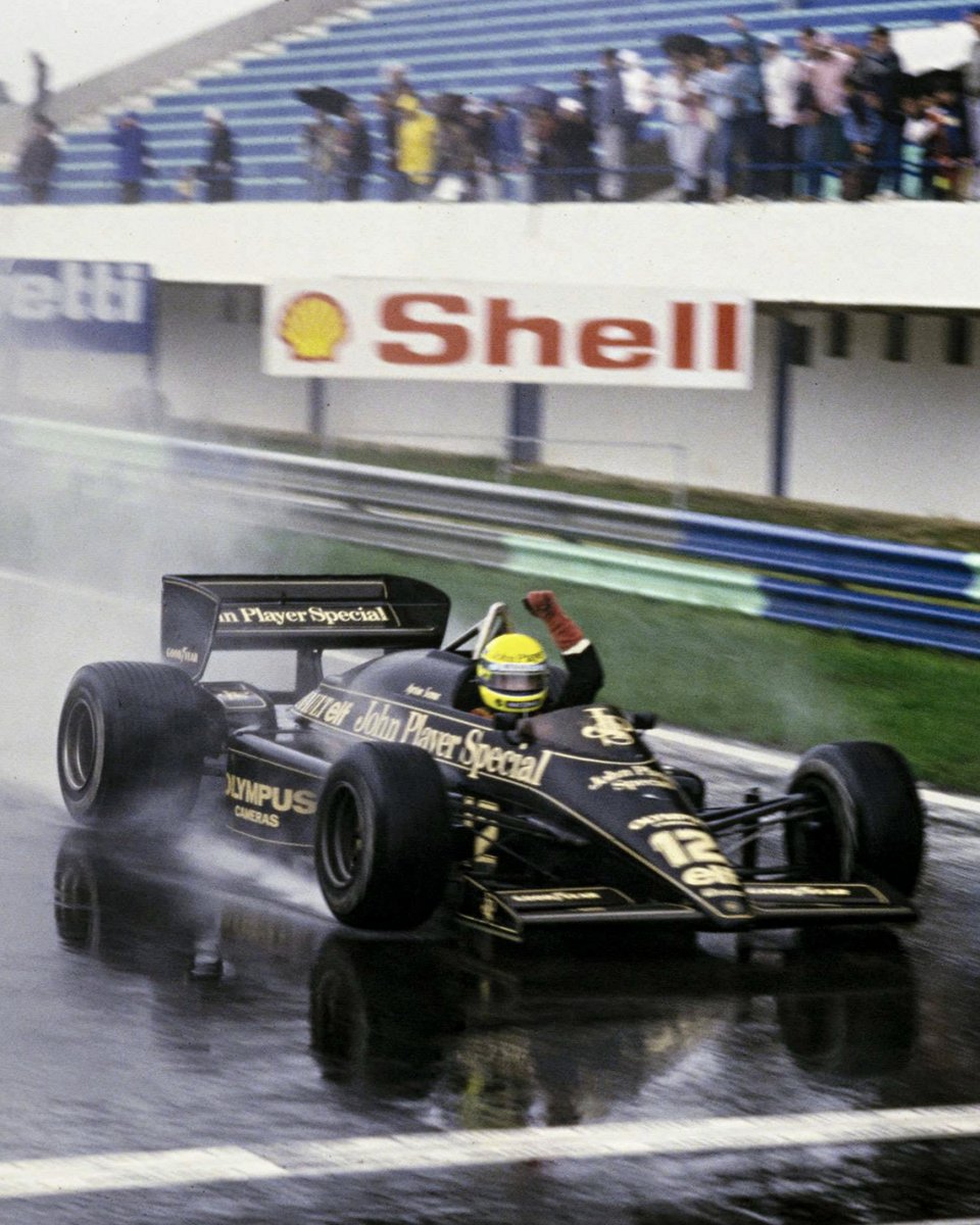 B24PT's tweet photo. O icónico Lotus 97T vai voltar ao Estoril a 21 de abril, num evento com entrada gratuita para celebrar os 40 anos da primeira vitória de Ayrton Senna na F1 🤩 https://t.co/TYed0mPesN