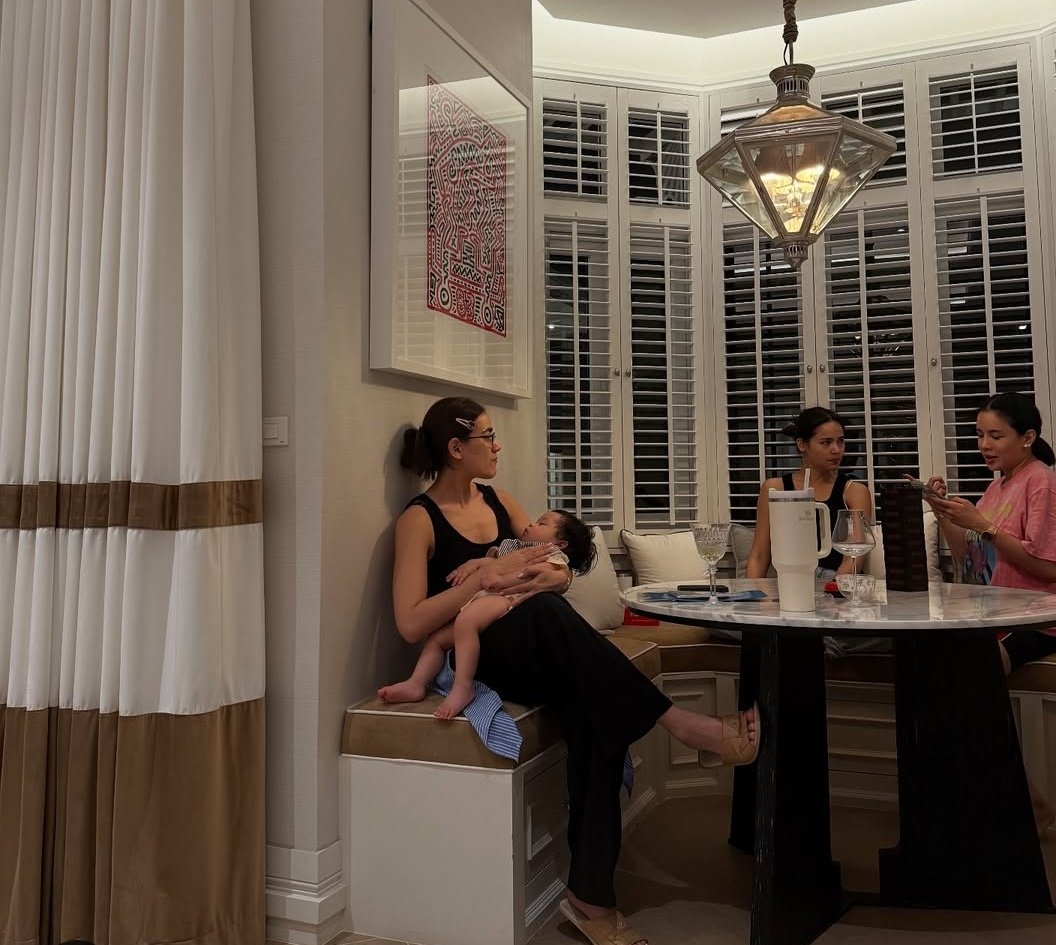 ท่าอุ้มแม่นมคิมมี่ให้มาก