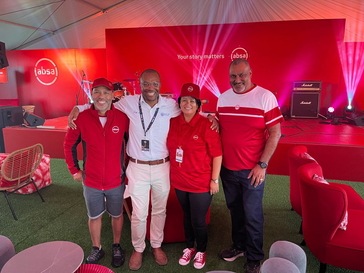 ricardomackenzi's tweet photo. Die @KKNKfees & vennote, @CheckersSA en @AbsaSouthAfrica, skep verbindings en fantastiese ervarings vir feesgangers. ๐ญ
Wonderlike ondersteuning vir die kunste! As @WCGovCas sal ons aanhou om kunste te ondersteun.๐
As jy in Oudtshoorn is, gaan na hul tente in die #feesmark! https://t.co/9PIUM211y6