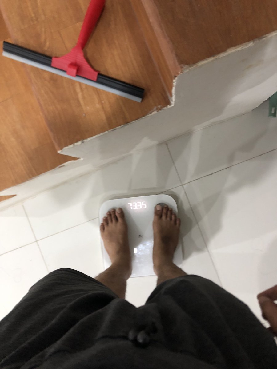 TiarAgus's tweet photo. Q2 - training 

Target - 76kg

3k - push up
2k - push up

No rest day https://t.co/d7IKwjkB5B