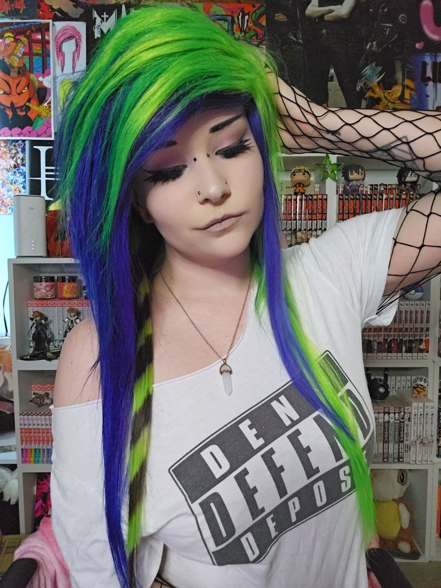 Y'all were right. I am actually a dude and always have been💙
Full explanation live on my Twitch now!
twitch.tv/catastropiclar…

#emo #emoscene #Boykot #AprilFoolsDay