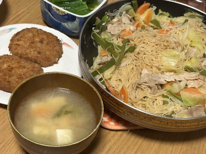 夜ご飯パクパクごくごく 