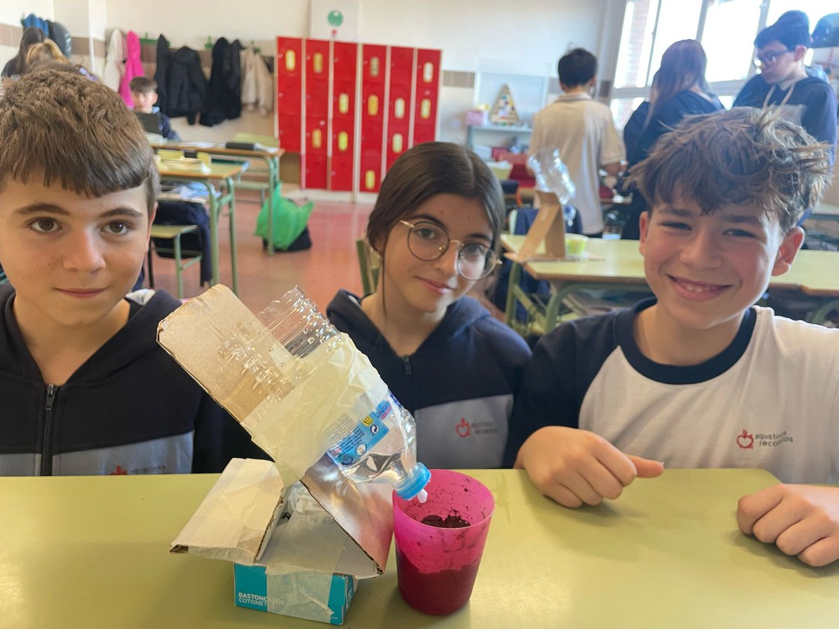 AgustinosGuadal's tweet photo. 🌱💡 En Tecnología, nuestros alumnos de 1º de ESO han creado un sistema de riego para cuidar las plantas de clase. ¡Y han crecido increíblemente! 🚰✨ #TecnologíaSostenible #AprenderCreando https://t.co/oq9Sgc3aQg