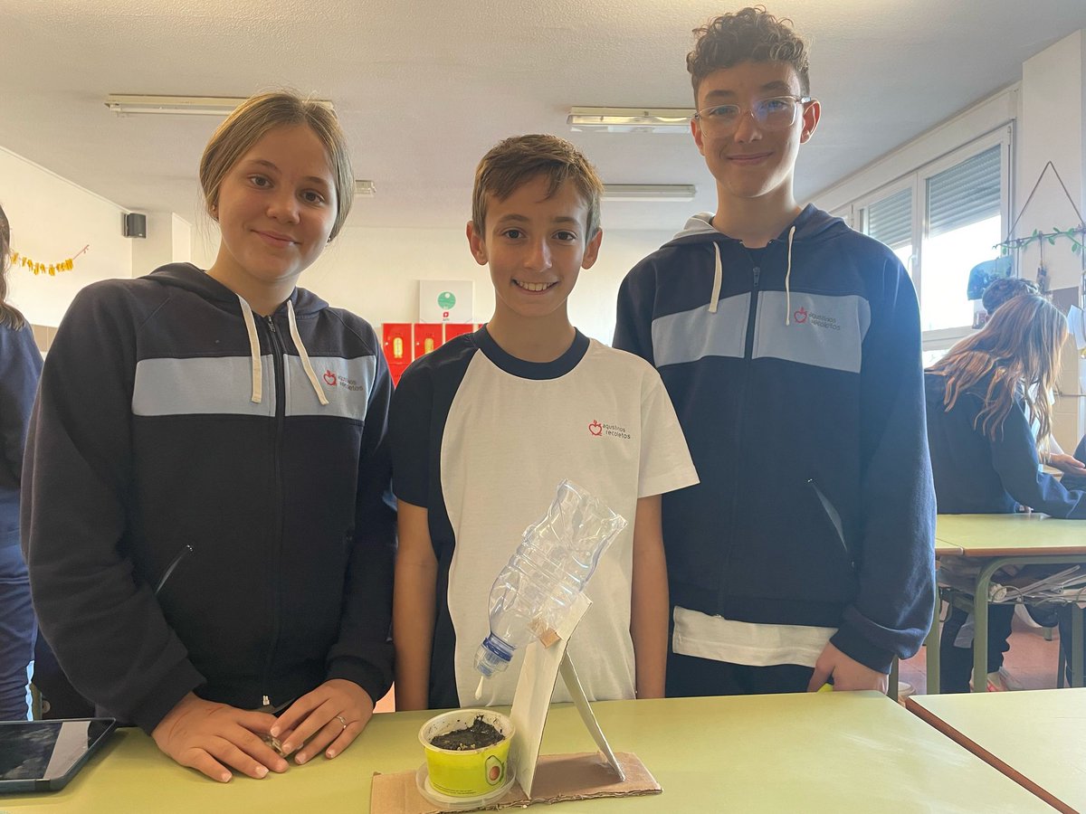 AgustinosGuadal's tweet photo. 🌱💡 En Tecnología, nuestros alumnos de 1º de ESO han creado un sistema de riego para cuidar las plantas de clase. ¡Y han crecido increíblemente! 🚰✨ #TecnologíaSostenible #AprenderCreando https://t.co/oq9Sgc3aQg