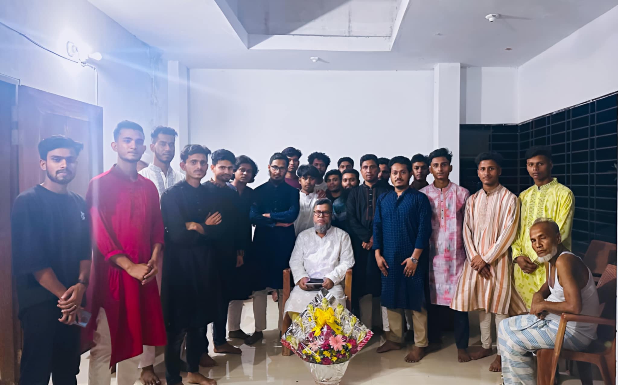 ডা.আবুল কেনানের সাথে শিকড় ক্লাবের সৌজন্য সাক্ষাৎ ও আলোচনা অনুষ্ঠিত