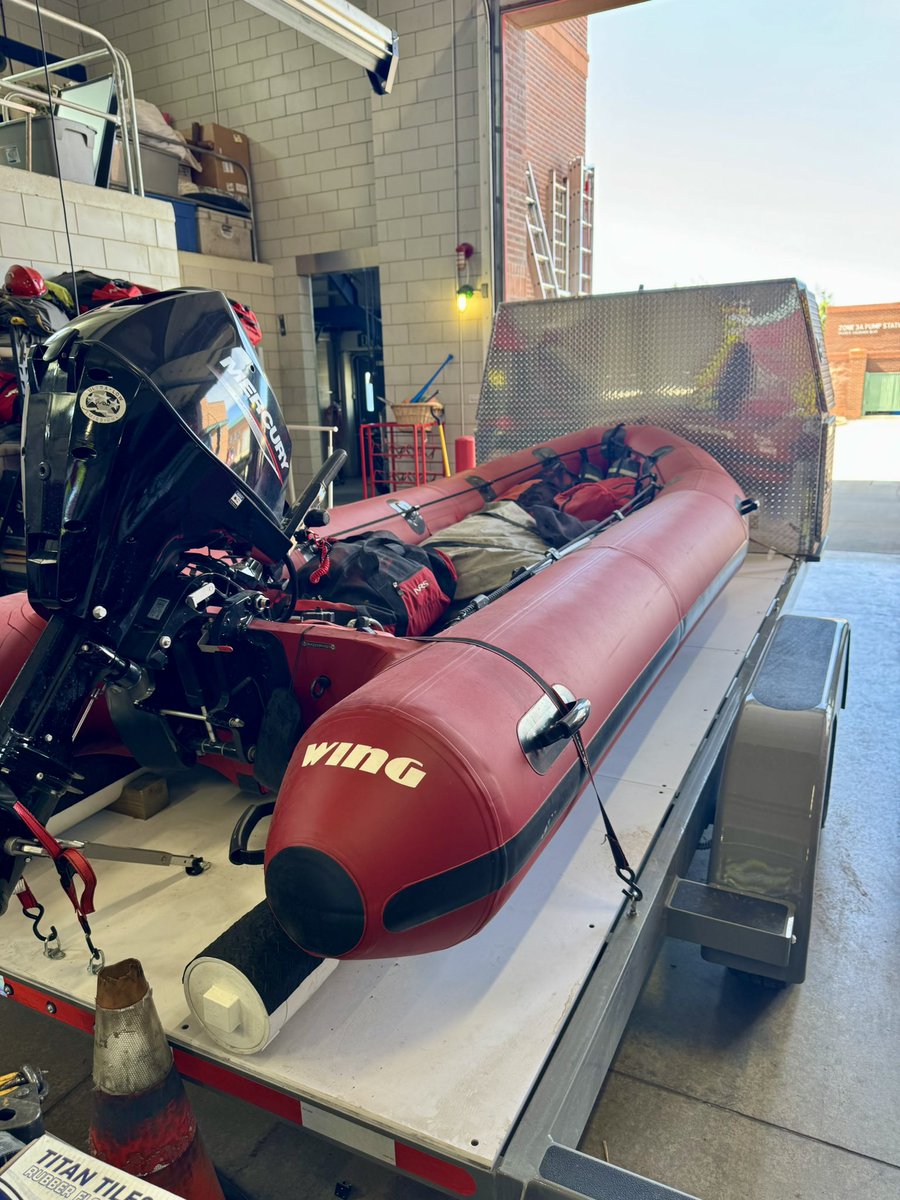LoadmasterTrail's tweet image. This trailer is complete with storage under the boat, a huge storage box upfront and a motor mount @winginflatables #hondaoutboards #inflatableboats #inflatableboat #rescue