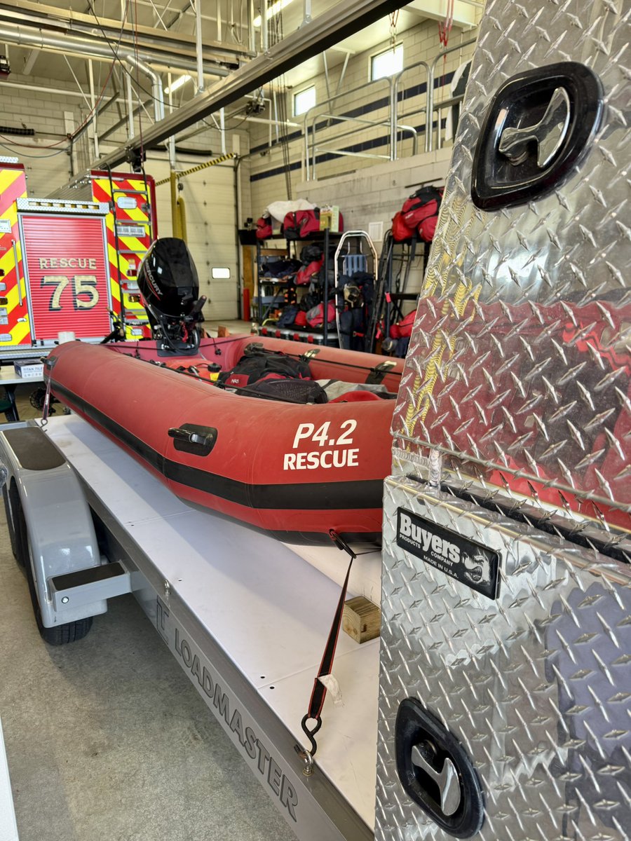 LoadmasterTrail's tweet image. This trailer is complete with storage under the boat, a huge storage box upfront and a motor mount @winginflatables #hondaoutboards #inflatableboats #inflatableboat #rescue