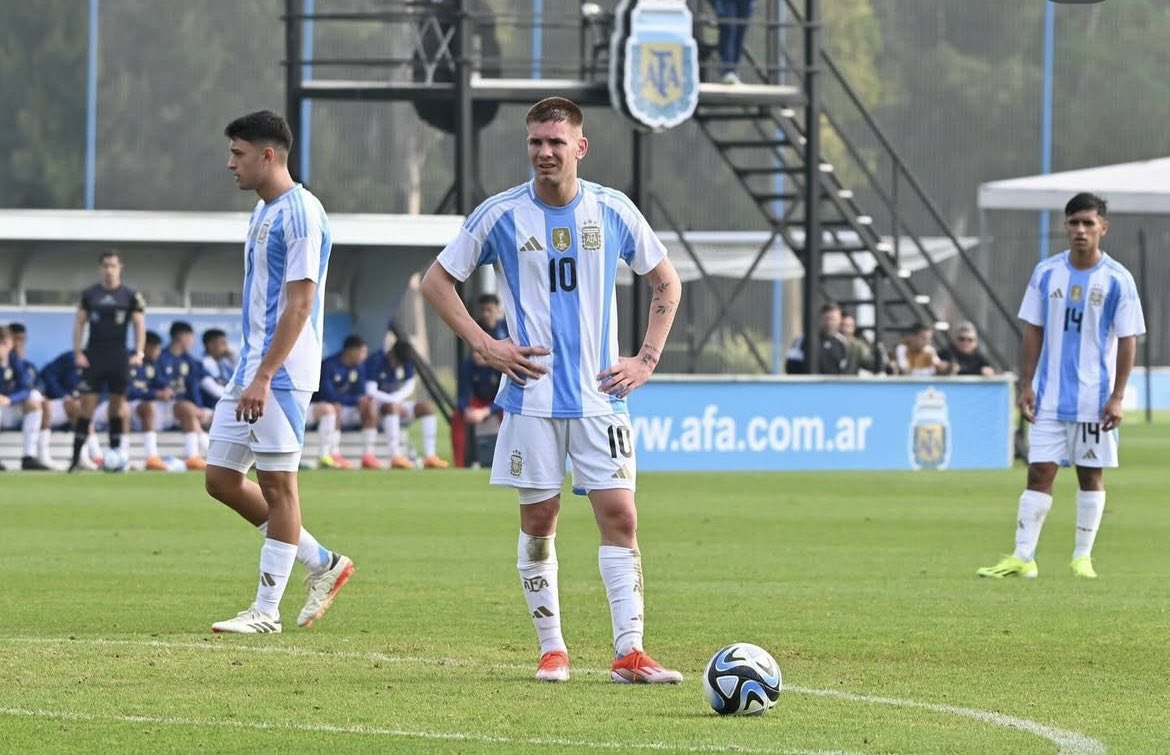 Arjantin, son yıllarda futbolda inanılmaz işler çıkartırken yetiştirdikleri genç isimler ile de gelecek adına oldukça ümitliler.

River Plate forması giyen süper solak
Franco Mastantuono (2007) birçok Avrupa devinin yakın takibinde.

Yüksek teknik. Muazzam yetenek.