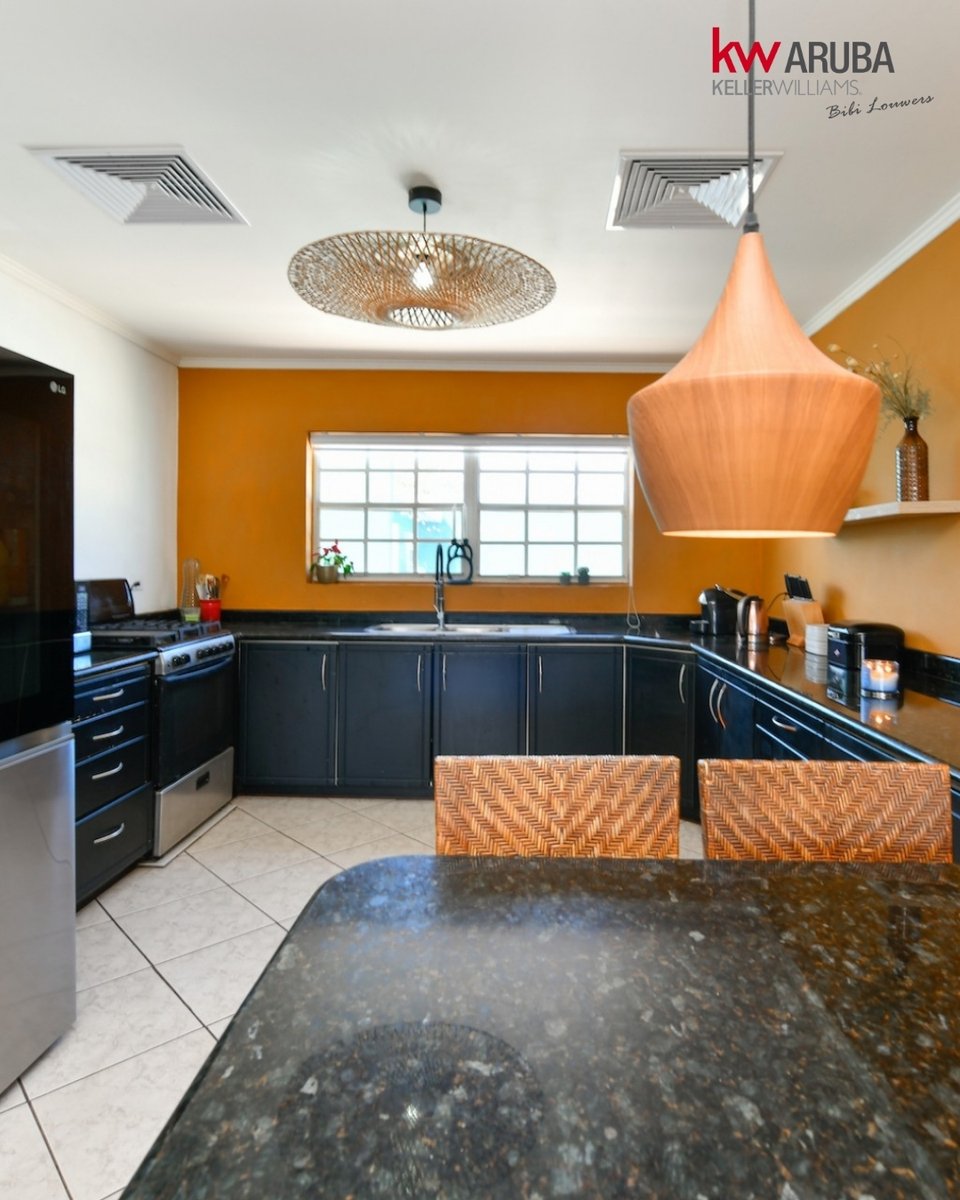 KWArubaBibi's tweet image. 𝐏𝐚𝐫𝐚𝐝𝐞𝐫𝐚 𝟕𝟕𝐀 - 𝐒𝐩𝐚𝐜𝐢𝐨𝐮𝐬 𝐇𝐨𝐦𝐞 𝐰𝐢𝐭𝐡 𝐀𝐩𝐚𝐫𝐭𝐦𝐞𝐧𝐭 &amp;amp; 𝐏𝐨𝐨𝐥! 🌴

🔹 Expansive 777m² Long-Lease Land
🔹 311m² of Living Space
🔹 Separate 1-Bedroom Apartment

📩 DM or Call +2975697343 for More Details!

#Paradera77A #ArubaRealEstate #TropicalLiving