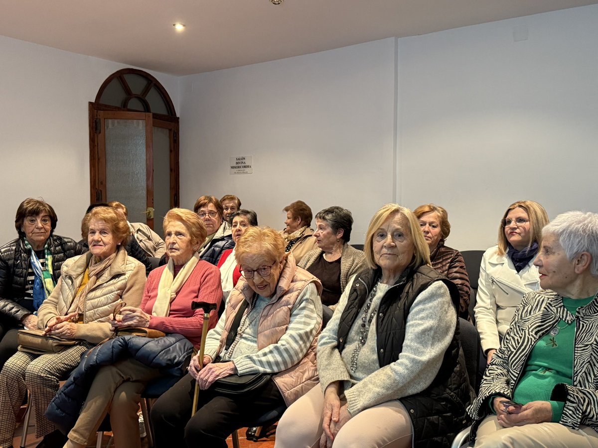 santamarinacc's tweet photo. Grupo de fe y vida de Acción Católica General en Cañaveral meditando sobre nuestra relación con Dios como Padre Bueno. https://t.co/vYNSaKu9bW