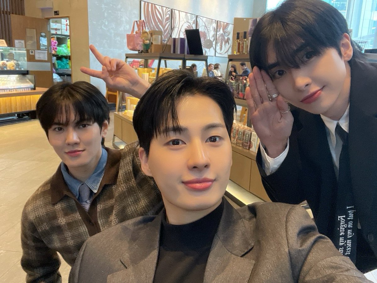 누네띄네💛

#샤오 #고결 #환희 
#up10tion

#AprilFoolsDay