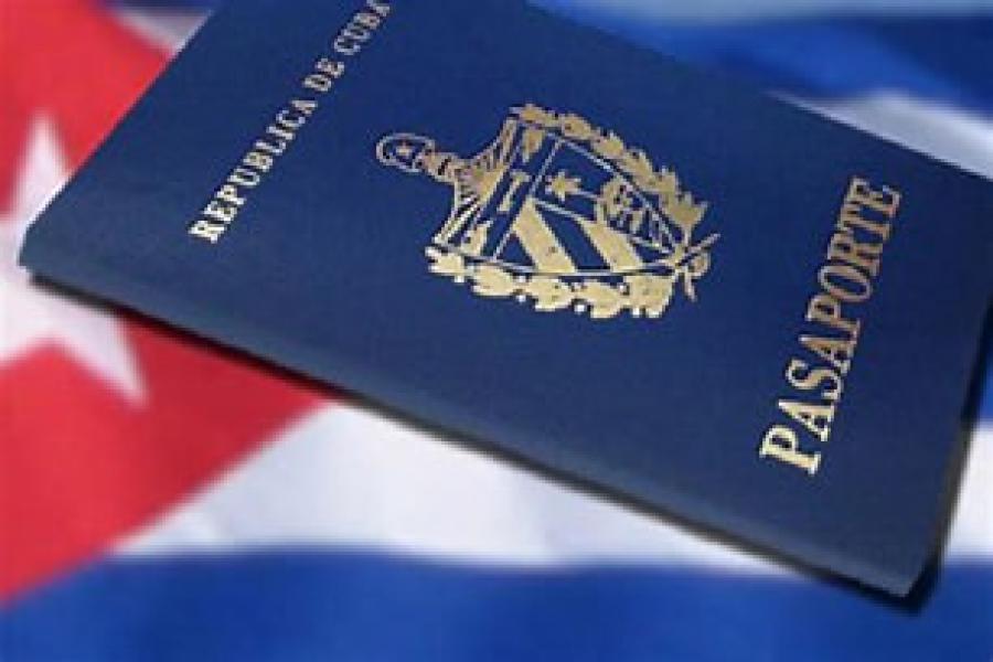 Tal como fue anunciado, a partir de #Hoy 1 de abril, los ciudadanos cubanos deberán portar su pasaporte vigente para la entrada a #Cuba. 

Queda sin efecto lo dispuesto desde marzo de 2020, que permitía, la entrada al país con pasaporte vencido.

cubaminrex.cu/es/declaracion…