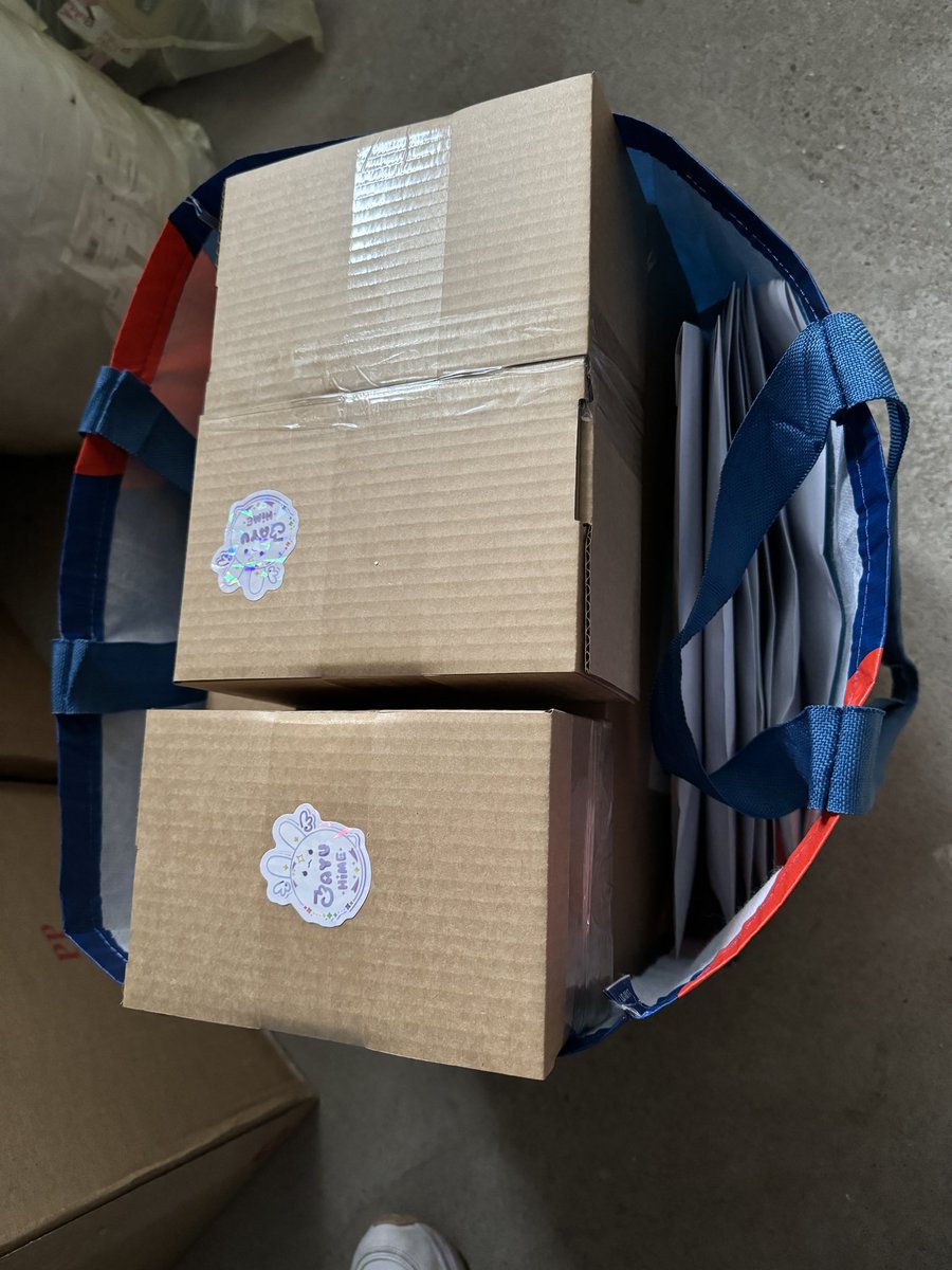 Wir haben zum ersten Mal Tassen verschickt. 

Drückt uns die Daumen, dass die heil ankommen.