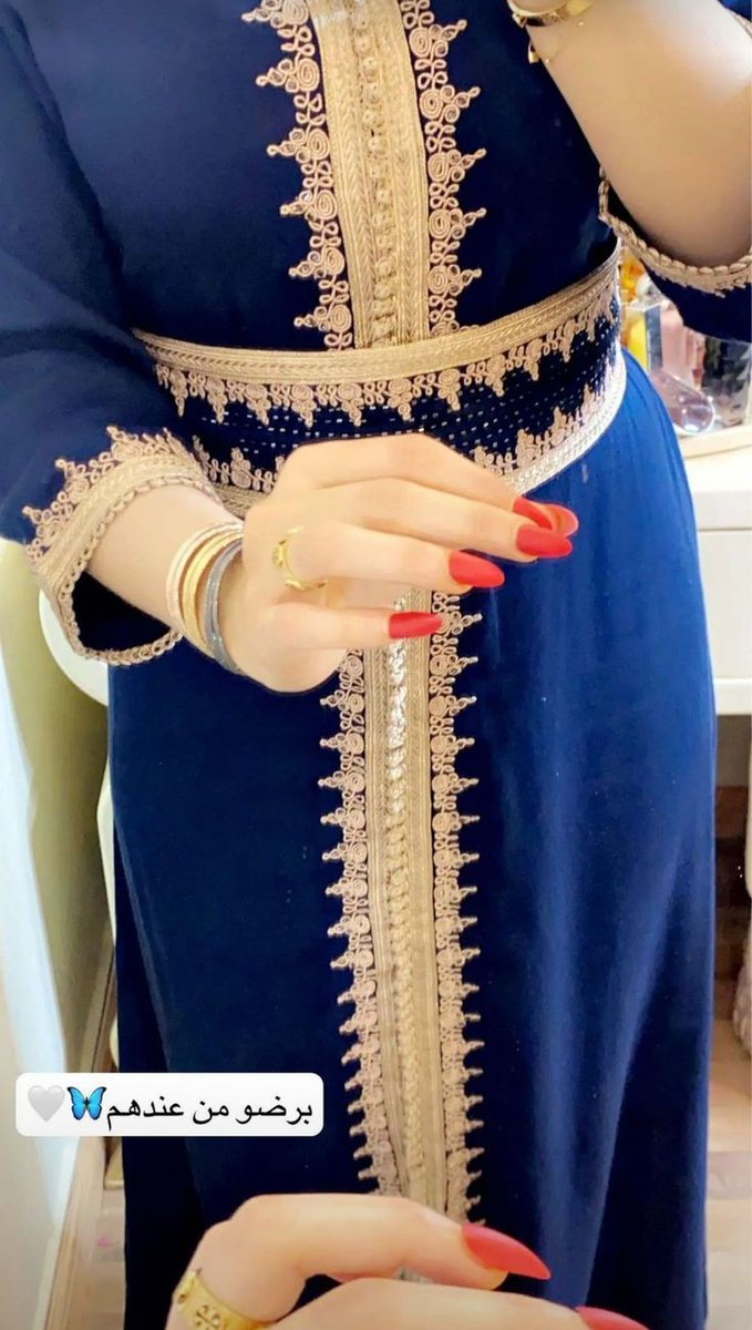 المَفروض هسه الإيد بالإيد
وبكل دقيقه شوگنا يَزيد
چا حَلوه خربانين بالعَيد ؟!... 🖤