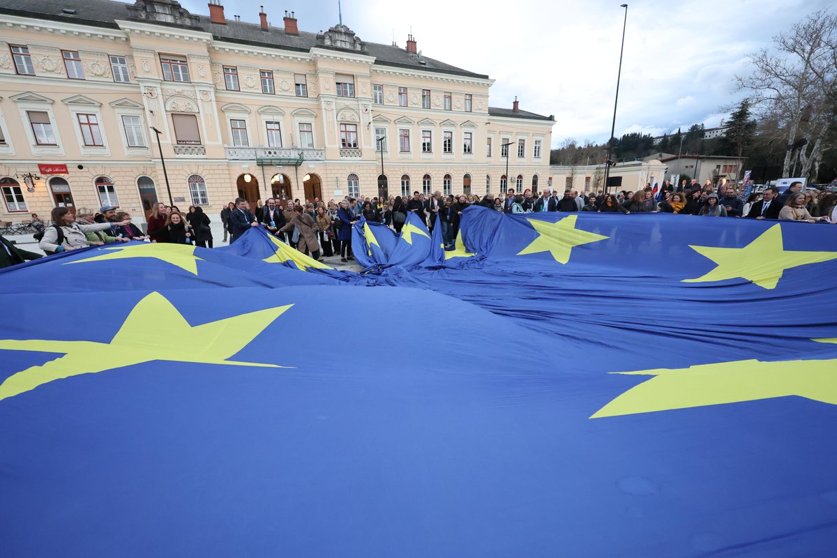 GECT GO - EZTS GO ๐ช๐บ๐ฎ๐น๐ธ๐ฎ (@gectgo_eztsgo) on Twitter photo 500 people waving the EU Flag ๐ช๐บ, in Piazza Trasalpina / Trg Evropa, in Gorizia ๐ฎ๐น and Nova Gorica ๐ธ๐ฎ, to end the conference #InterregGo:
it coluldn't have ended in a better way this important international event!
bit.ly/3YcnqWG
<a href="/RegioInterreg/">EU Regio Interreg</a> <a href="/interreg_eu/">interreg_eu</a> <a href="/2025Go/">GO! 2025 Nova Gorica - Gorizia</a> 500 people waving the EU Flag ๐ช๐บ, in Piazza Trasalpina / Trg Evropa, in Gorizia ๐ฎ๐น and Nova Gorica ๐ธ๐ฎ, to end the conference #InterregGo:
it coluldn't have ended in a better way this important international event!
bit.ly/3YcnqWG
<a href="/RegioInterreg/">EU Regio Interreg</a> <a href="/interreg_eu/">interreg_eu</a> <a href="/2025Go/">GO! 2025 Nova Gorica - Gorizia</a>