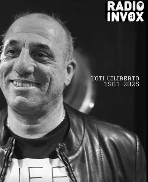 RadioInvox's tweet photo. ⚫ MURIÓ TOTI CILIBERTO A LOS 63 AÑOS

El actor y humorista, reconocido por su participación en Videomatch, falleció este martes. 

#TotiCiliberto #toti #ciliberto #showmatch #videomatch #qepd #radioinvox #espectaculo https://t.co/uUsXWAuKCL