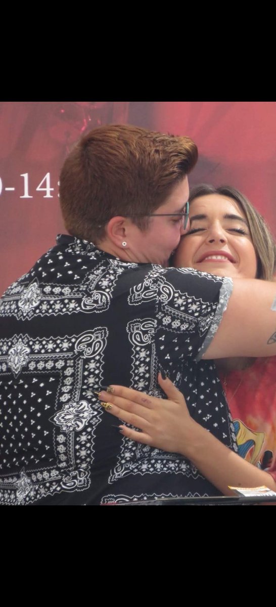 Feliz cumple Mimi, son muchos ya a tu lado y los que quedan! Ojala darte un abrazo asi pronto!! Disfruuuuuuta mucho de tu dia ♥️♥️ tqm <a href="/lolaindigomusic/">lola indigo | info oficial</a>