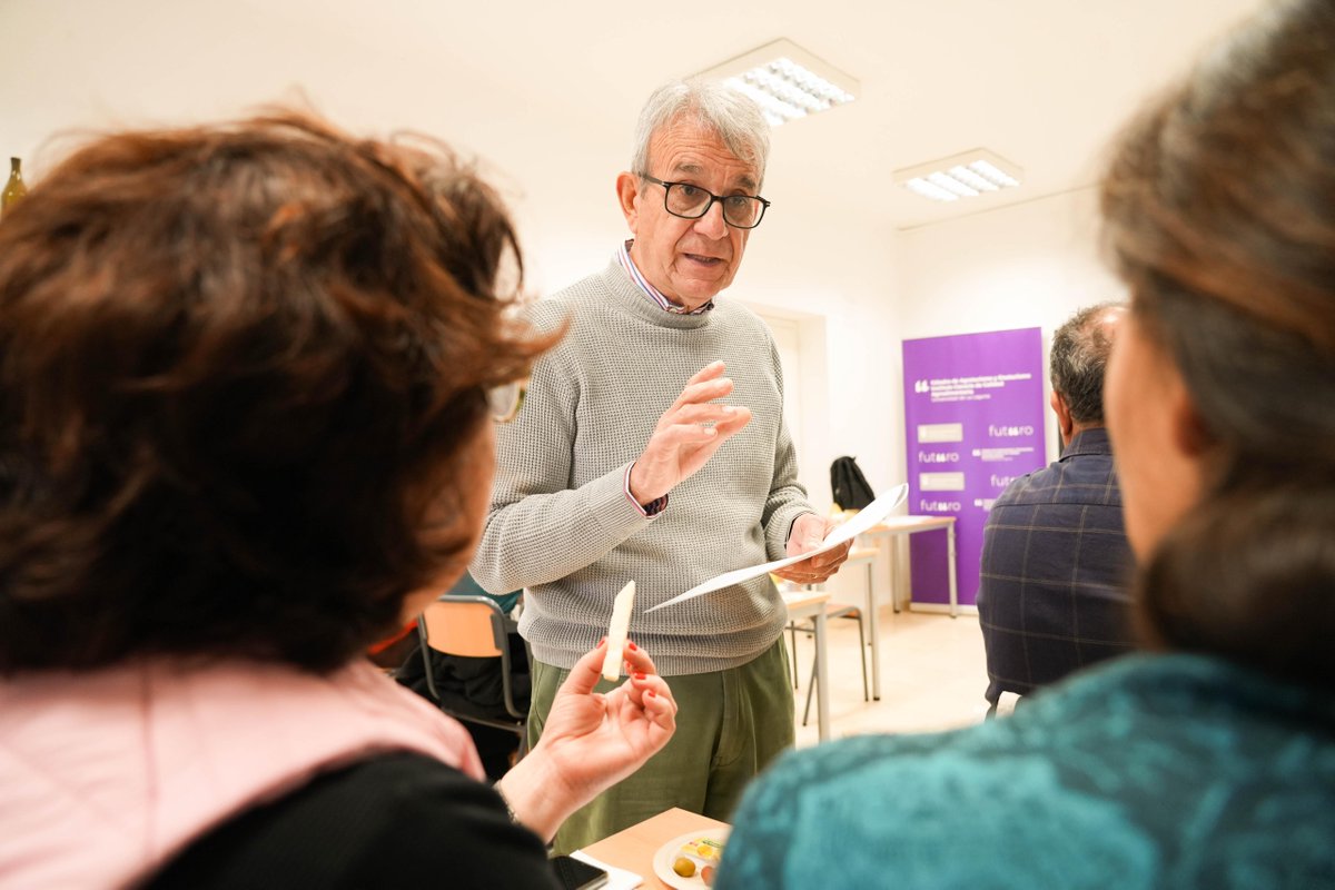 enoturismoull's tweet photo. 📢 Hoy, estamos contado con la participación de Luis Herrero Álamo, exploramos la textura, los aromas y las sensaciones olfato-gustativas de distintos quesos, profundizando en su valoración sensorial. 🙌
#quesosull #agroturismoull #islascanarias #enoturismo #winetourism https://t.co/NMtRVmyTo8