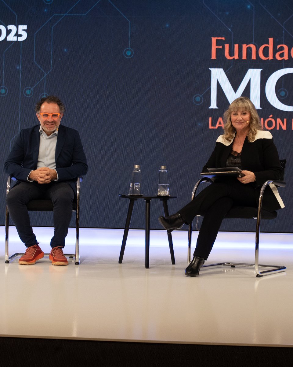 Descubrimos el potencial de la IA de la mano de la <a href="/FundacionMGS/">Fundación MGS</a>🤖

Hace unos días, nuestros empleados, agentes y clientes disfrutaron de una nueva conferencia formativa: "IA para cada dIA", a cargo del inconfundible <a href="/magomore/">Mago More</a>💡

Más de 1.700 inscritos🚀