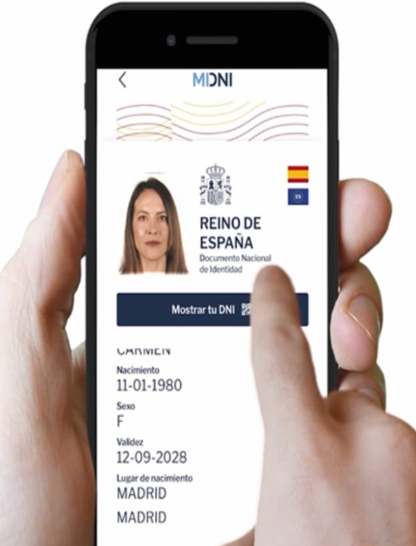 El nou DNI electrònic és senzill de nassos. En plena era digital fan això....

🔴🔴 A partir de demà ja es pot utilitzar per alguns tràmits. Les fotos les ha difós el ministeri de l'interior.