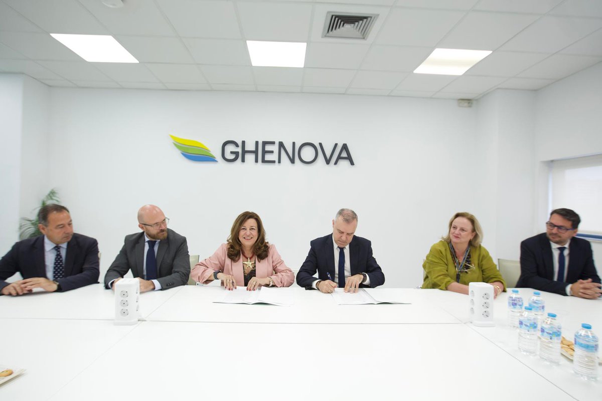 Firmamos un convenio con <a href="/GHENOVAdigital/">GHENOVA Digital</a>, una empresa puntera en ingeniería, porque queremos que nuestros estudiantes de hasta seis familias profesionales puedan realizar la formación en empresa en sus instalaciones. Más de 25.000 empresas están trabajando ya con nosotros.