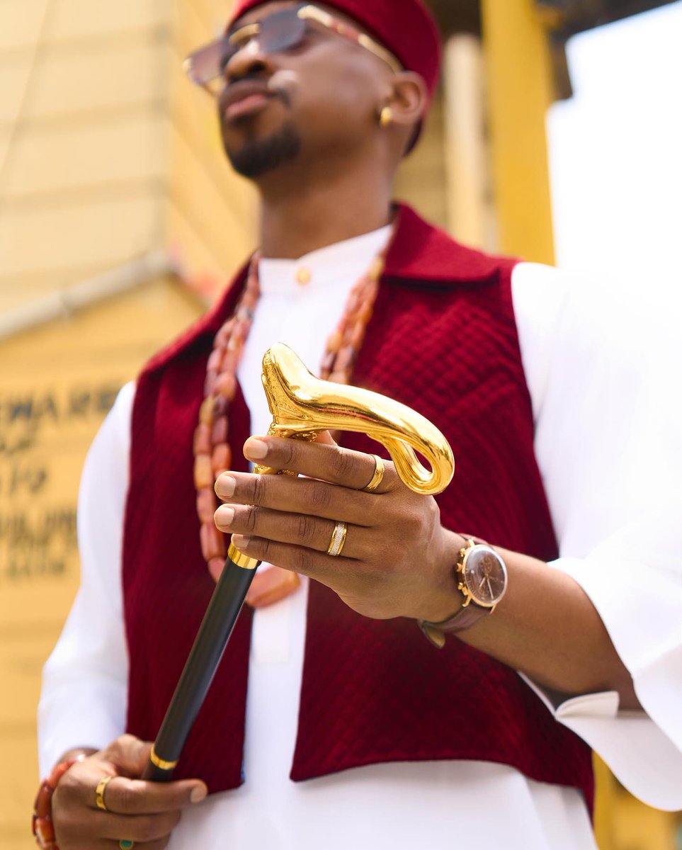CrivelOfficial's tweet photo. An Odogwu in Crível.
@sagadeolu wearing De Luxo
De Luxo retails for $330 | NGN 429,000
Available to shop on our website https://t.co/4fFnuTux0k
#Crível #Crívelwatches #Masteryourtime #BuyNigerian https://t.co/6J7VCoqsqc