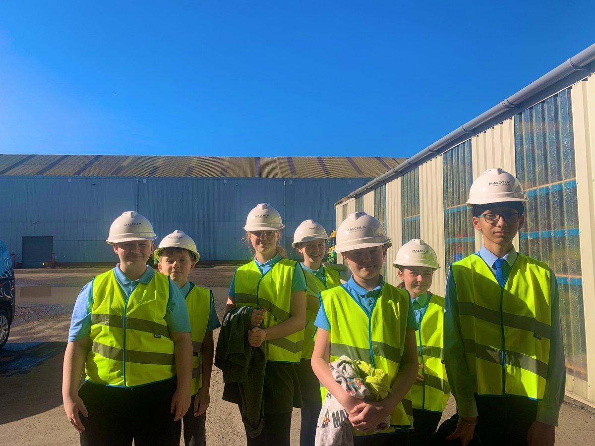 misscmooney's tweet photo. Thanks so much to the @MalcolmGroup for having us today to help us raise money for @BlairvadachOEC
P7 washed staff cars, were tested in a digger simulator, made teas and coffees, and were treated to a site tour!
Thanks to all staff who were so kind to us! π π
#youngworkforce https://t.co/jOLFG6roOS