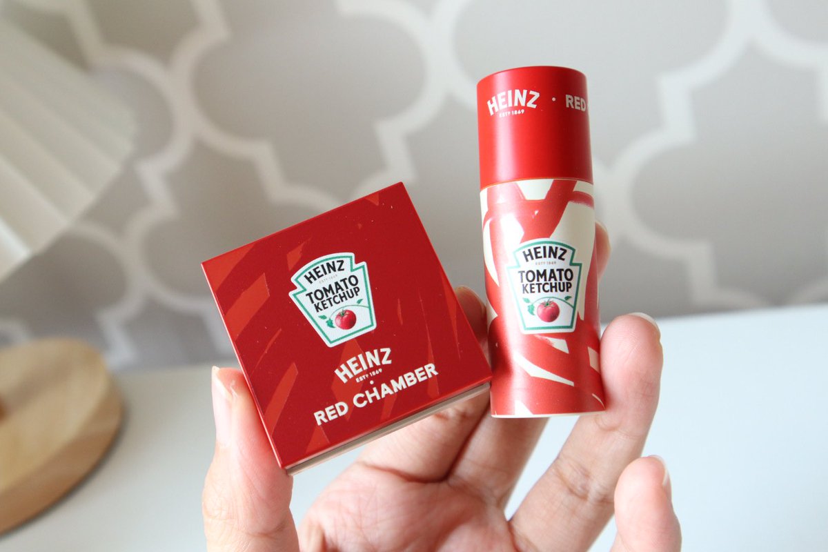 Giffin_08's tweet photo. แดงงที่ถูกต้อง แดงที่น่ารักมากกก ลิปกับบลัชสี🍅 ของ RED CHAMBER คอล HEINZ เริ่มจากตัวลิปจะเป็นสี #Redhen สีแดงก่ำคูลโทนทาปากแล้วสวยจึ้ง ส่วนตัวบลัชสี #Fortune สีซอสมะเขือเทศของแท้ ทาได้หมดทั้งปาก ตา แก้ม ได้ลุคสดใสน่ารักสุดๆ บอกเลยว่าเป็นไอเทมที่ต้องมีติดกระเป๋า 🥫✨ #รีวิวลิป https://t.co/A5Y2mnuKbN