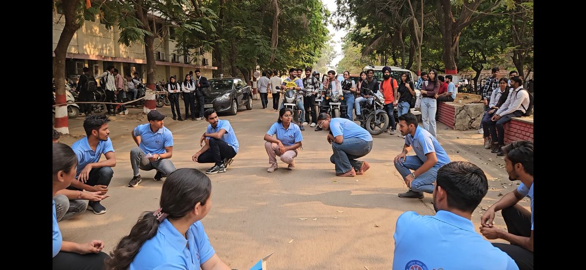 dr_dsraghu's tweet photo. CSVTU NSS Cell organized a vibrant street play programme in collaboration with various units at multiple locations on the 3rd day of the Swachhta Action Plan (28-30 March) “Swachhata hi Seva” on 30th March. #SwachhBharat #NSS #CSVTU #SwachhataHiSeva
@NSSRDBhopal 
@_NSSIndia https://t.co/OizhqucPEm
