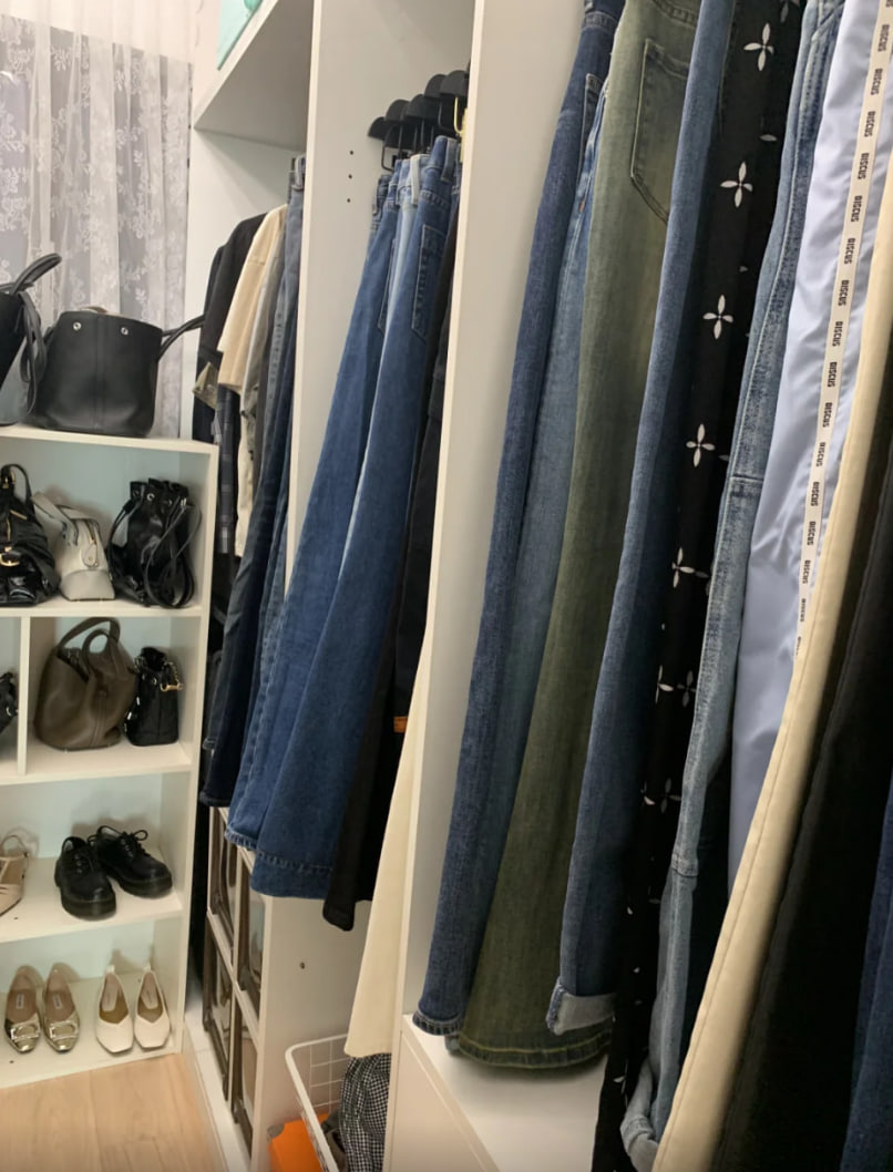 ワードローブの中のパンツ、靴、バッグはどれも、異なる雰囲気とスタイルを伝えます。あらゆる選択は自己表現の一形態である