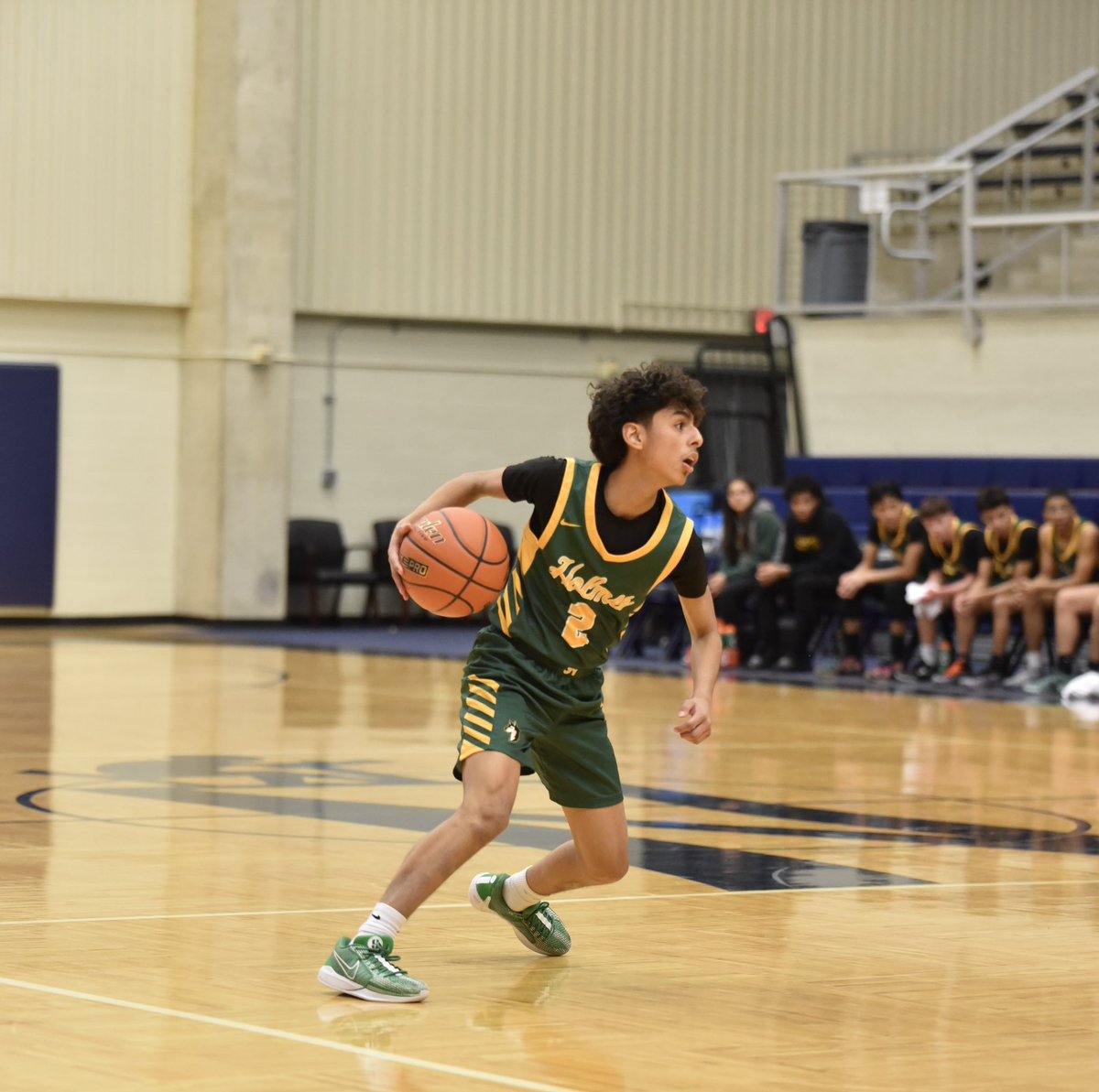 CoachVargas1's tweet image. The Huskies had✌️dudes who really showed growth this past weekend at the @AlamoCityHoops1 #Launch. Jaylen Conrad (‘26) poured in 27 to lead the Huskies past SW Legacy while Isaiah Hernandez (‘27) soured in for 22 (all in the paint) to spark a comeback victory over South San.
