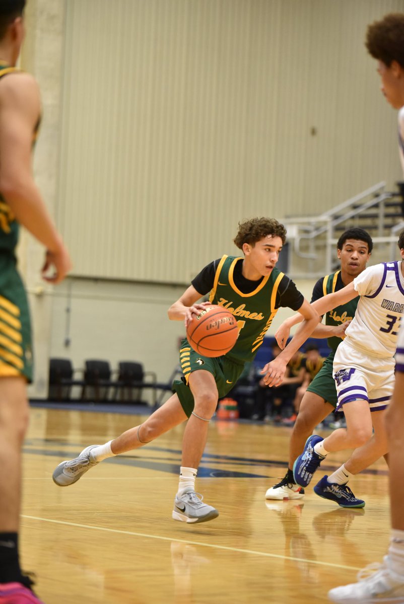 CoachVargas1's tweet image. The Huskies had✌️dudes who really showed growth this past weekend at the @AlamoCityHoops1 #Launch. Jaylen Conrad (‘26) poured in 27 to lead the Huskies past SW Legacy while Isaiah Hernandez (‘27) soured in for 22 (all in the paint) to spark a comeback victory over South San.