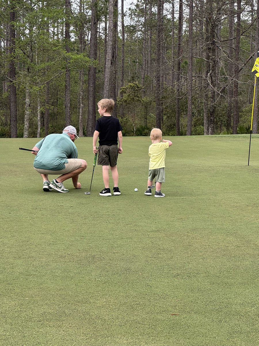 _coachevans's tweet image. Linc had some help yesterday ⛳️⛳️