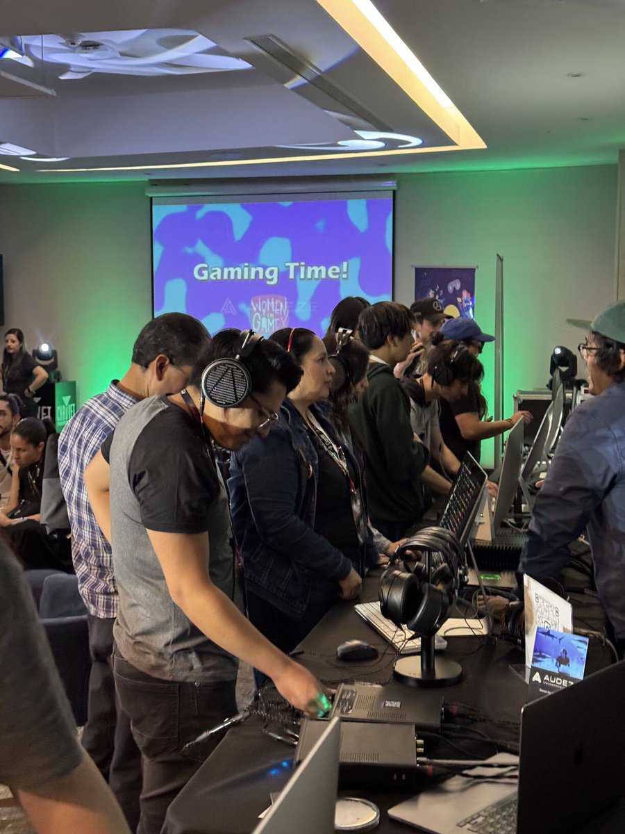ChordAudio's tweet photo. We've been bowled over by the energy here at @soundcheckXpo 🇲🇽
We have some fine demos going on, including the Mojo 2, Hugo 2, Qutest and Alto, with a little help from our pals at @Audeze 🎧
#SoundcheckXpo #audio #proaudio https://t.co/JSAstTu2L5