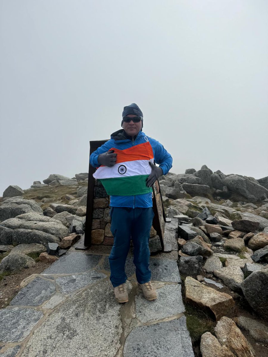 uksdrf's tweet photo. SDRF उत्तराखंड पुलिस के मुख्य आरक्षी राजेंद्र सिंह नाथ ने ऑस्ट्रेलिया महाद्वीप की सर्वोच्च चोटी माउंट कोजियस्को पर सफलतापूर्वक फहराया तिरंगा।#sdrf #uttarakhandpolice #rescue #life #diaster #bravery https://t.co/yGZYDVOPIE