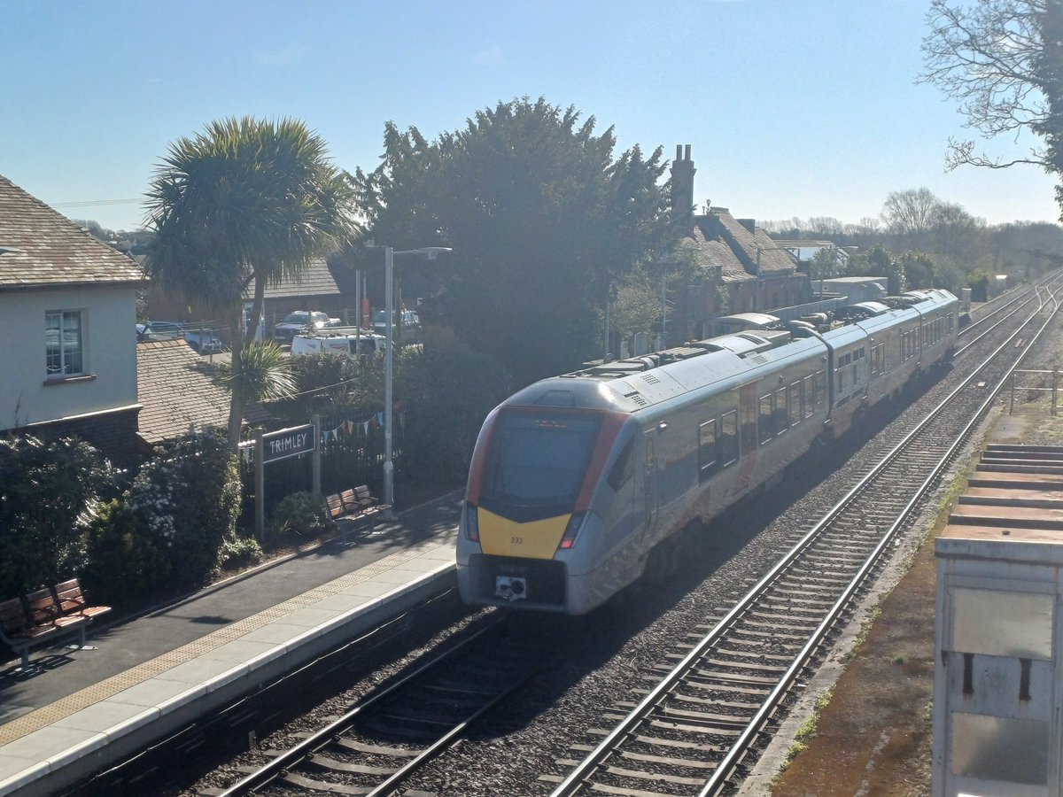 danthetrainman's tweet image. A nice Monday morning at Trimley with some trains. #ukrailscene #class755 #class66 #outdoors #sunshine #photography #greateranglia