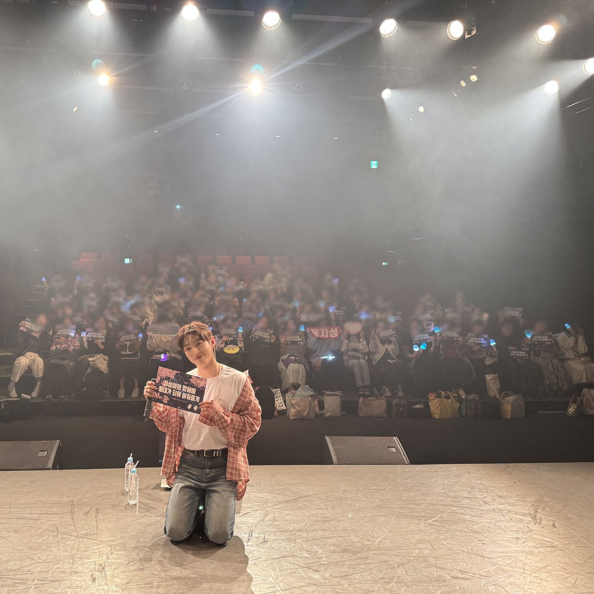 [📸] 

250329-30 @ Yooniverse in JAPAN

。　♡ 。　　♡。　　♡
♡。　＼　　｜　　／。　♡
           Yooniverse 종료!
    함께해 준 밥알들 고마워요🍀
♡。　／　　｜　　＼。　♡
。　♡。 　　。　　♡。

#윤지성 #YOONJISUNG
#YoonJiSungFanMeeting
#Letter_from_Yooniverse #Japan