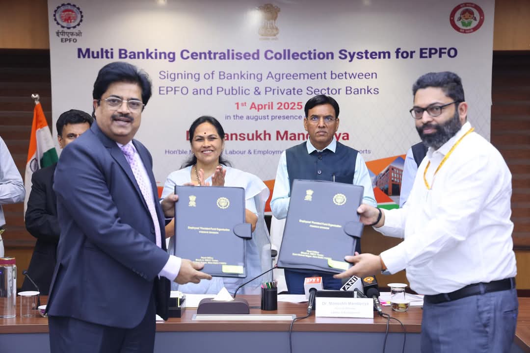 ShobhaBJP's tweet photo. Strengthening EPFO for a Future-Ready Workforce!

Participated in the EPFO Collection Agreement Signing Ceremony with additional banks at EPFO HQ, New Delhi, chaired by Hon’ble Union Minister Shri @mansukhmandviya ji. This marks a key milestone in launching the Multi-Dimensional Centralized System Collection to enhance operational efficiency.

With 15 more banks empanelled, EPFO’s Multi-Banking Centralized Collection System now includes 32 banks, streamlining employer payments, reducing delays, and benefiting crores of members.

Under PM Shri @narendramodi ji’s leadership, EPFO is transforming into a stronger, more accessible, and future-ready system for India's workforce.

#EPFO @socialepfo
@LabourMinistry

@HSBC_IN
@StanChartIN
@FederalBankLtd
@IndusIndFD
@rblbank
@IDFCFIRSTBank
@KarnatakaBank
@DBSBankIndia
@DCBBank
@bandhanbank_in
@OfficialSIBLtd
@UCOBankOfficial