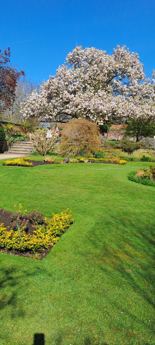 Enjoyed a lovely morning with Parsonage Gardens volunteers. Gardens looking beautiful thanks to their hard work