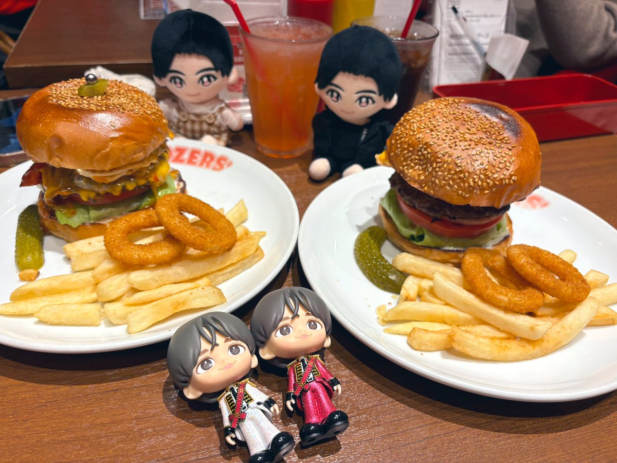 c___159's tweet photo. いたジャンで裕翔くんがポテトまでもぐもぐしていたBROZERSさん🍔✨NZ発祥ラテと抹茶ラテちぃちゃんセット🍵オフシでも集まれる同担がいる公開ハッピー‼️という週末のお話 https://t.co/AsQ6Dc6Qyn