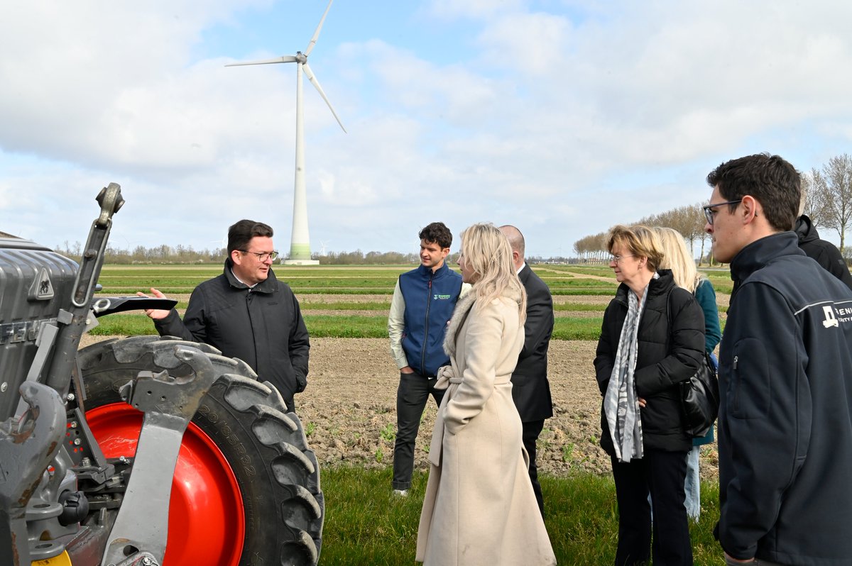 Gisteren leuk bezoek mogen ontvangen! <a href="/ministerLVVN/">Femke Marije Wiersma</a> kwam als minister op werkbezoek bij BvdT en ook gedeputeerde van de Provincie FL <a href="/janklopman/">Jan Klopman</a> was er! We hebben laten zien hoe we proberen te werken aan een toekomstbestendige landbouw en wat onze ervaringen in de praktijk zijn.