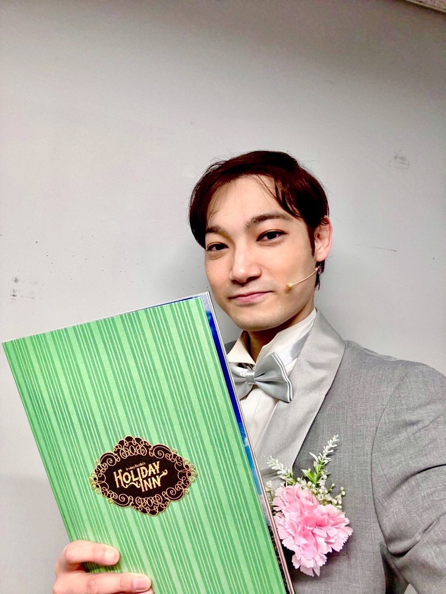 saitoshunichiro's tweet photo. ミュージカル『ホリデイ・イン』開幕！！
ご観劇下さった皆様、
ありがとうございました！！

久々にかなり多く踊っている作品。
怪我に気をつけ、大千穐楽まで駆け抜けます！！

#ホリデイ・イン 
#斎藤准一郎 https://t.co/OysMCp0W65