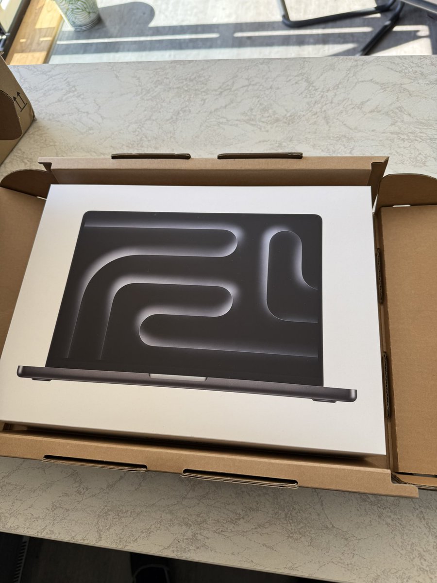 Merry new MacBook day 🫡🥰