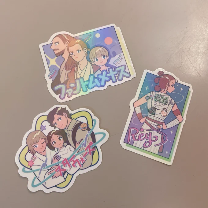 SWAG用のステッカー届きました写真では見えにくいけどオーロラ紙でとっても可愛い〜印刷綺麗日曜日のみ参加ですが、行かれる方は是非!#SWCJ準備中#SWAG#StarWarsCelebration 