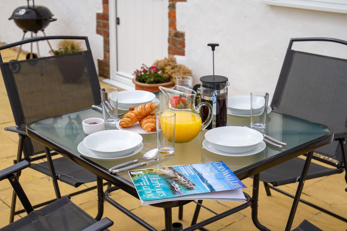 TheHolidayCots's tweet image. 🌷 Trerice Holiday Barns Have Spring Availability 🌷
4th - 11th April.
2nd - 9th May.
9th - 16th May.
16th - 23rd May.
23rd - 30th May.

🛏️ Sleeps 1-5
theholidaycottages.co.uk/cornwall/13548

#Availability #SpringGetaway #FamilyHoliday #DogFriendlyStay #BookNow #BookDirect #Explore #StNewlynEast