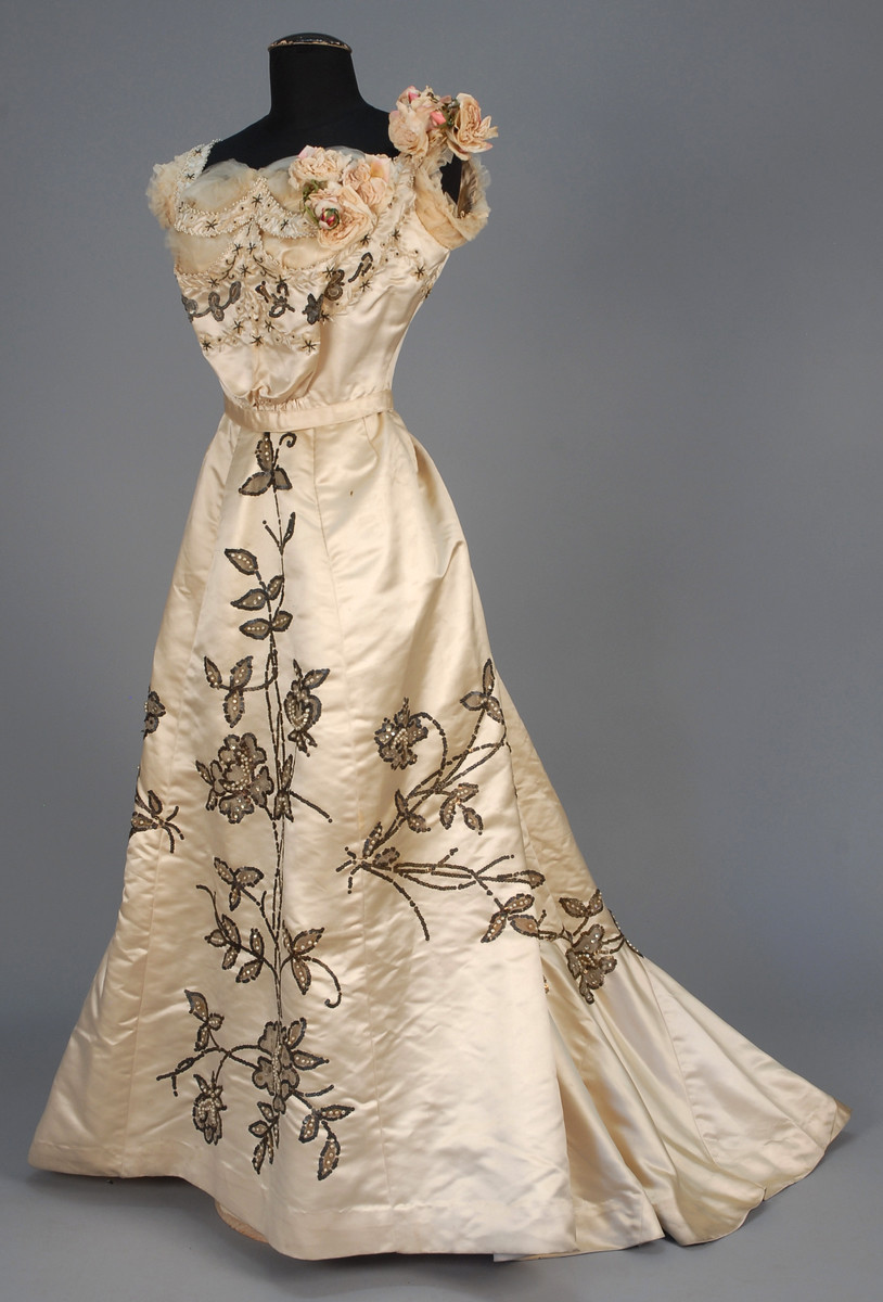 wikivictorian's tweet photo. Evening dress, 1900. Whitaker Auctions. https://t.co/Lbgb0g4urI